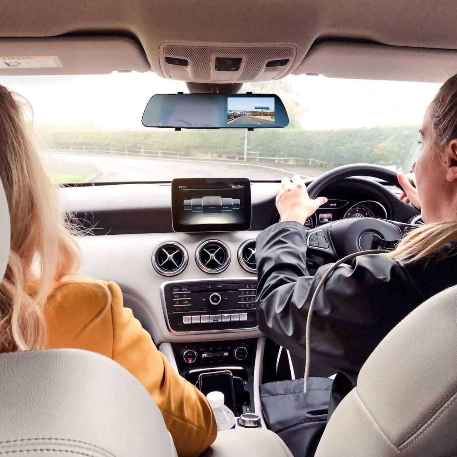 1080P Car DVR 4.3inches Dash Cam with 140° Angle Loop Recording